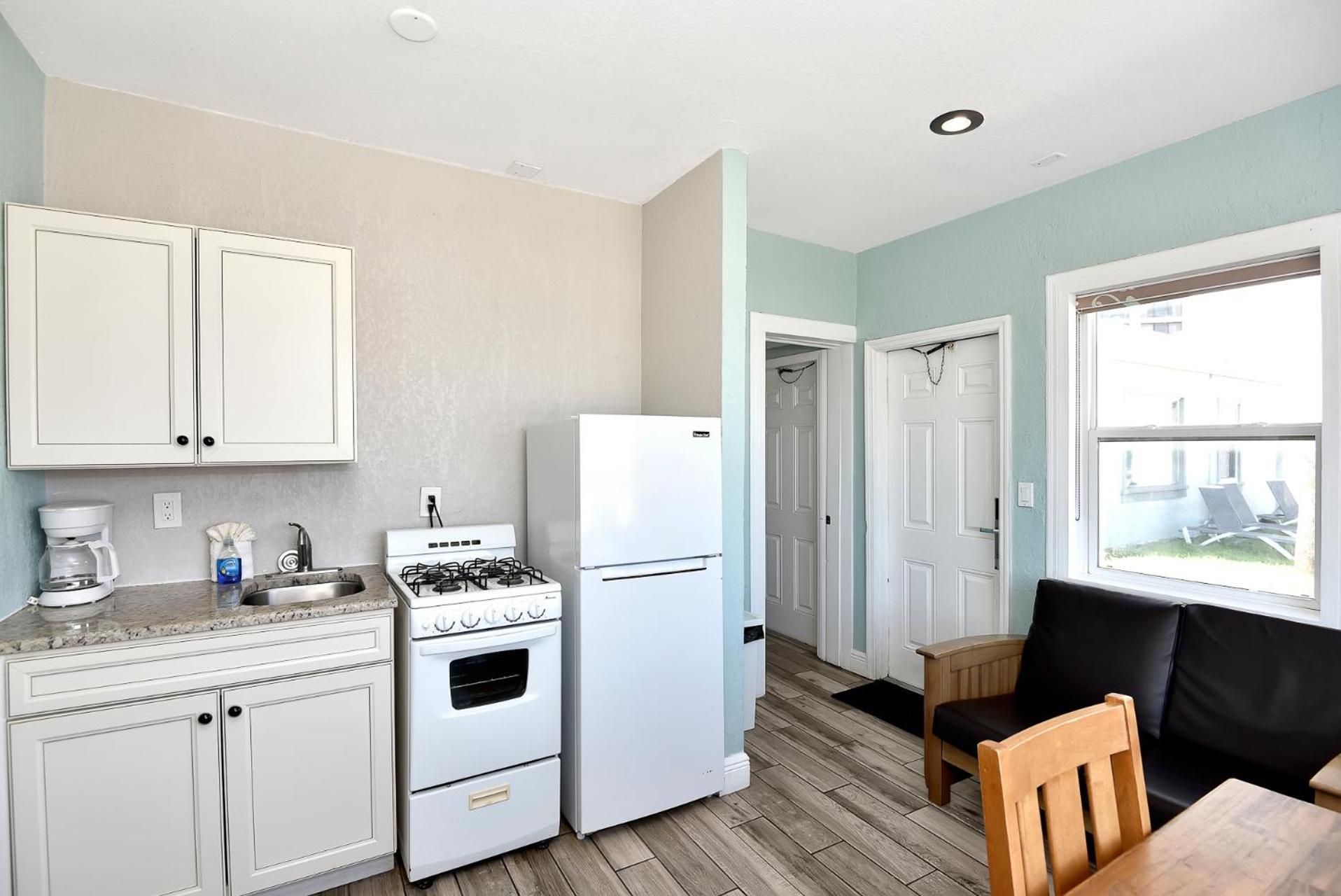 Hotel Shoreline & - Beachfront