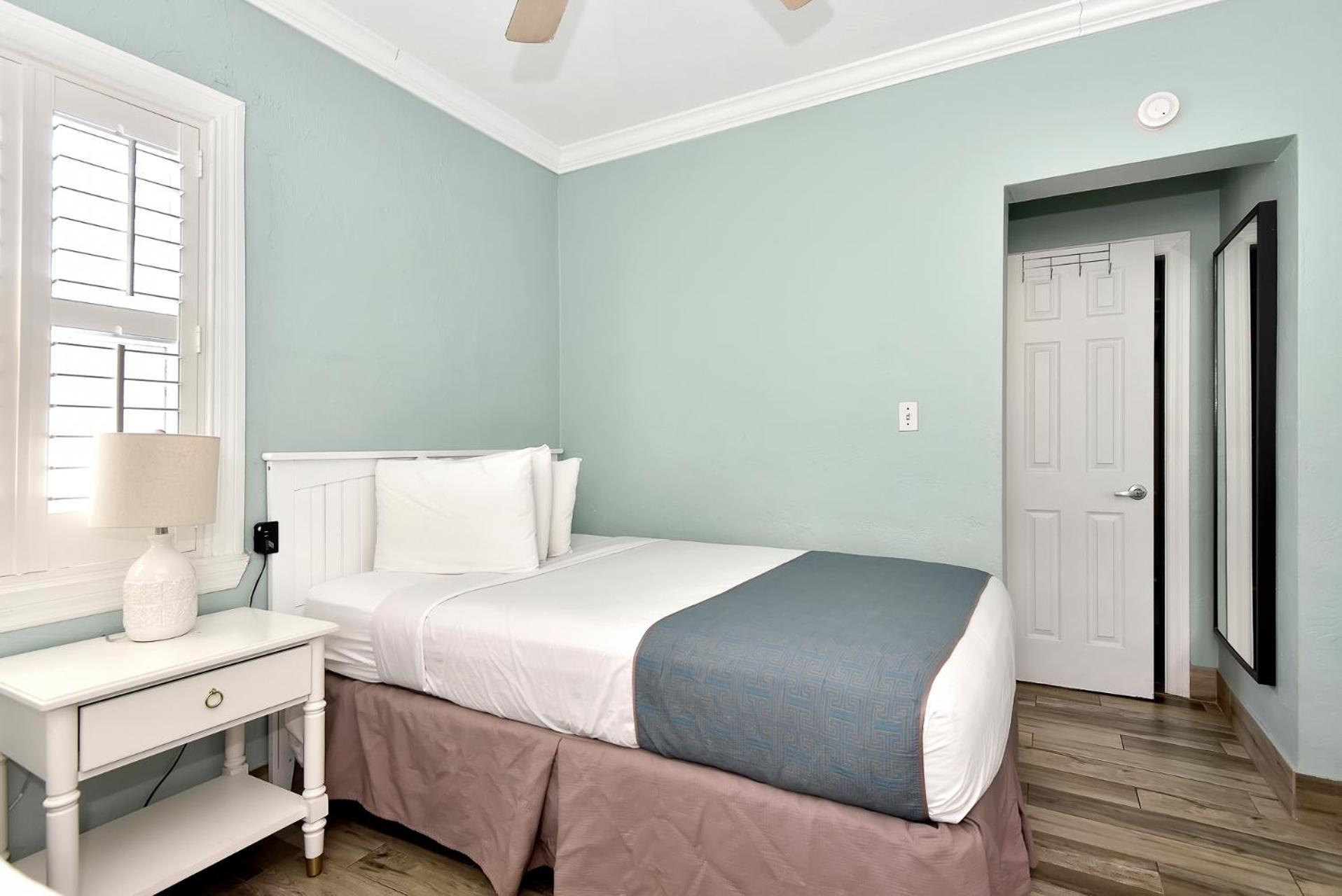 Shoreline & - Beachfront Hotel Daytona Beach