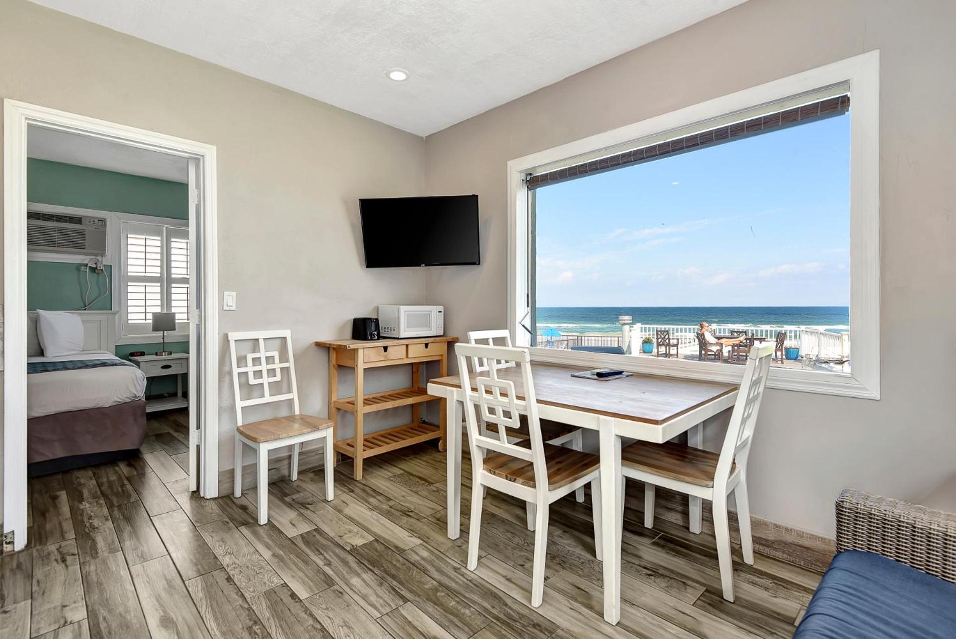 Hotel Shoreline & - Beachfront