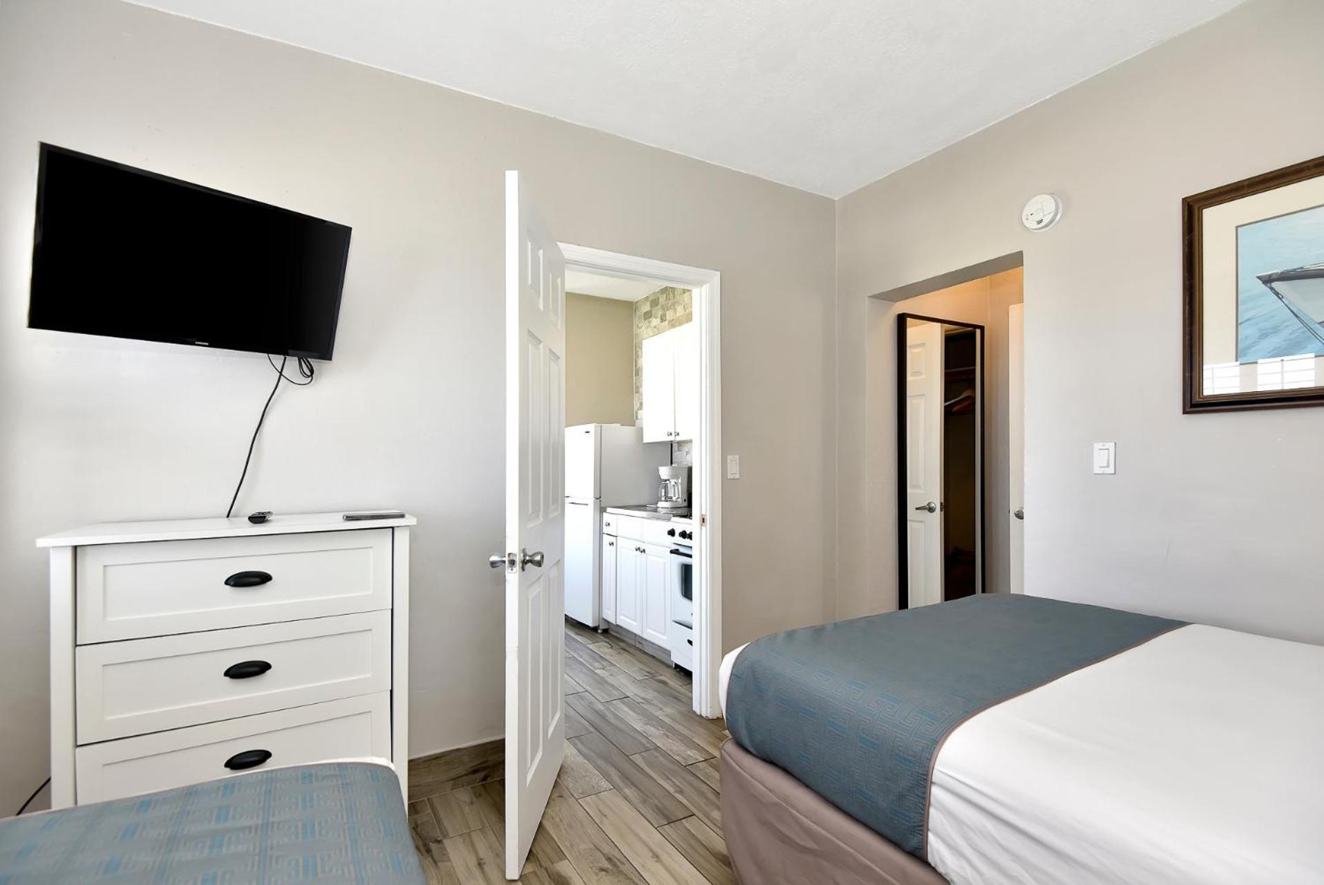 Shoreline & - Beachfront Hotel Daytona Beach