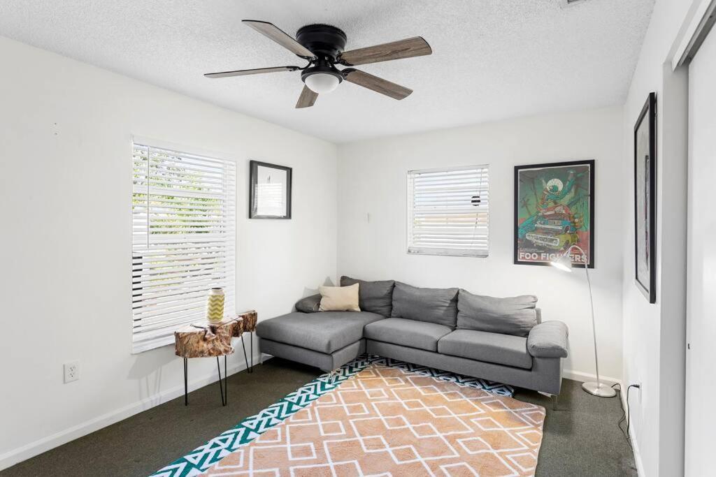 6 Minutes Away From The 4 Bd Retreat W Free Parking Apartment Tampa