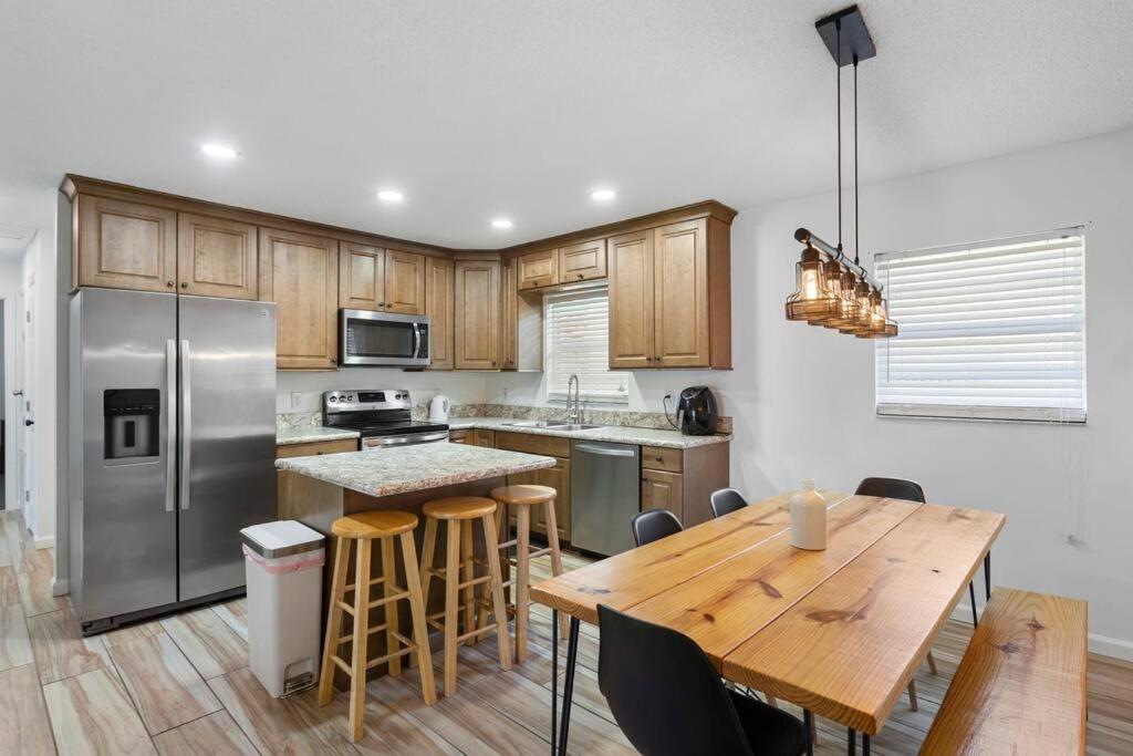 Apartment 6 Minutes Away From The 4 Bd Retreat W Free Parking Tampa