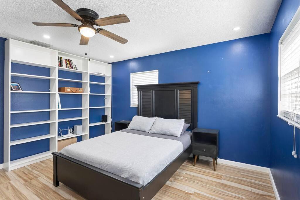 6 Minutes Away From The 4 Bd Retreat W Free Parking Apartment