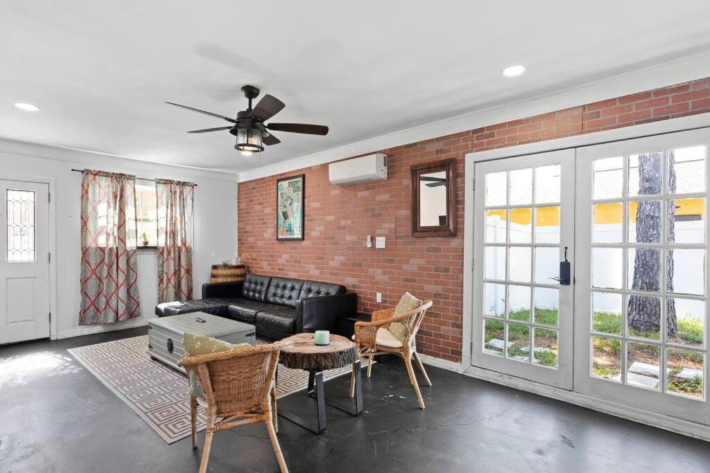 6 Minutes Away From The 4 Bd Retreat W Free Parking Apartment Tampa