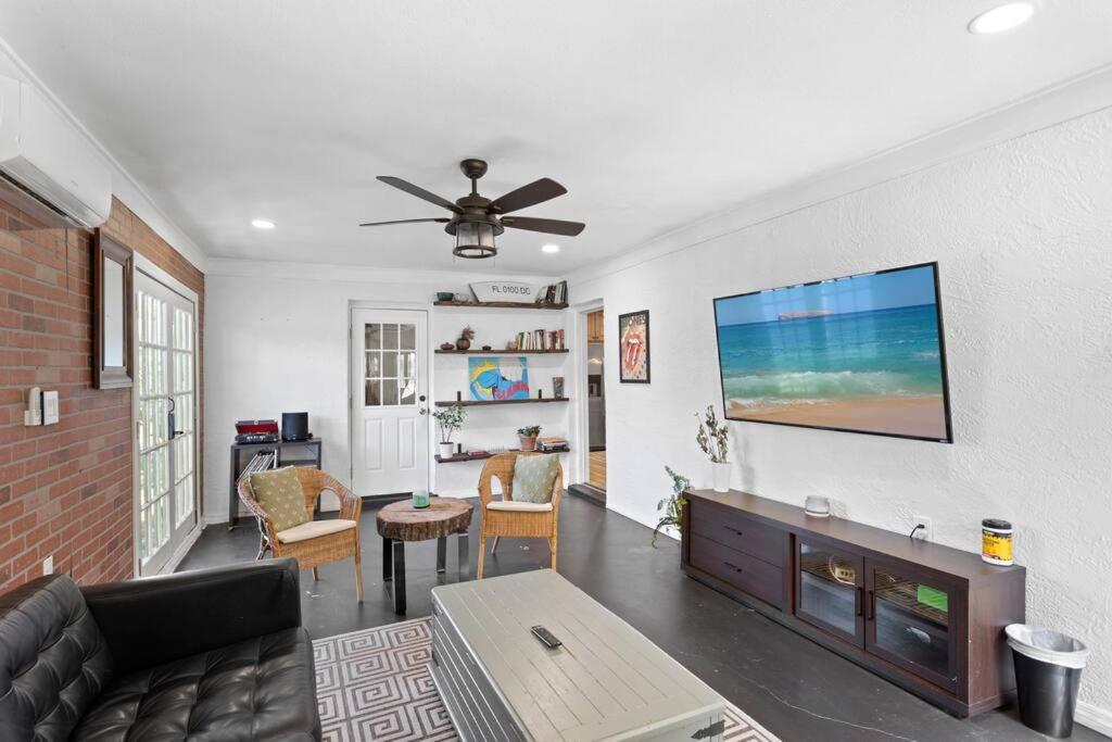 Apartment 6 Minutes Away From The 4 Bd Retreat W Free Parking Tampa