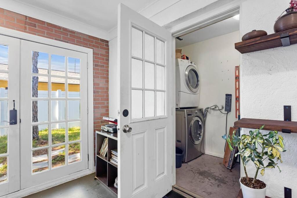 6 Minutes Away From The 4 Bd Retreat W Free Parking Apartment *
