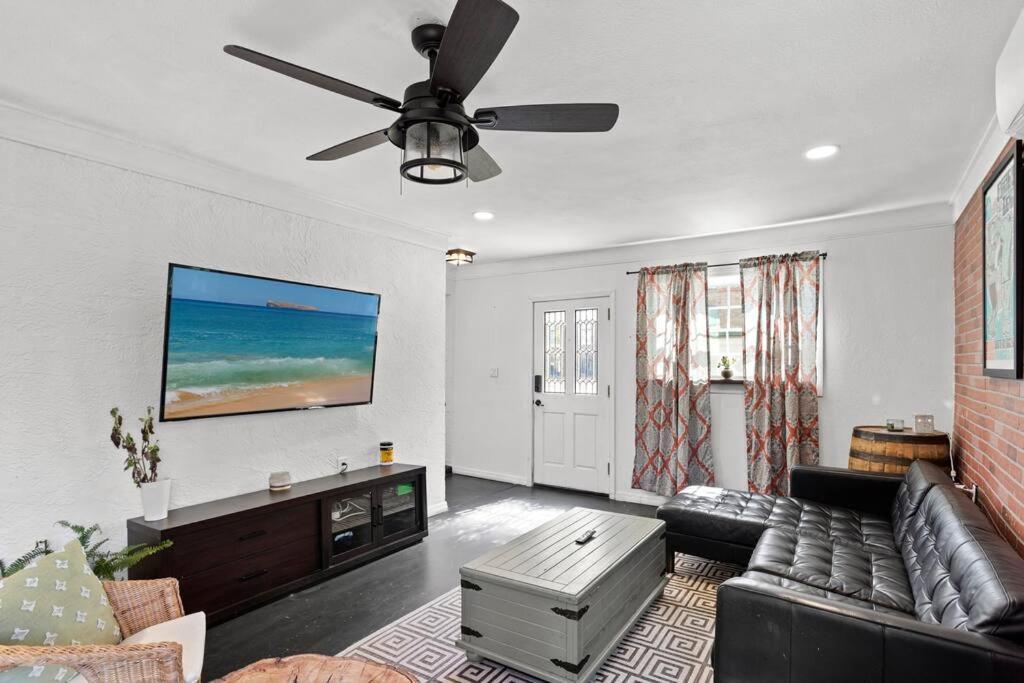 6 Minutes Away From The 4 Bd Retreat W Free Parking Tampa