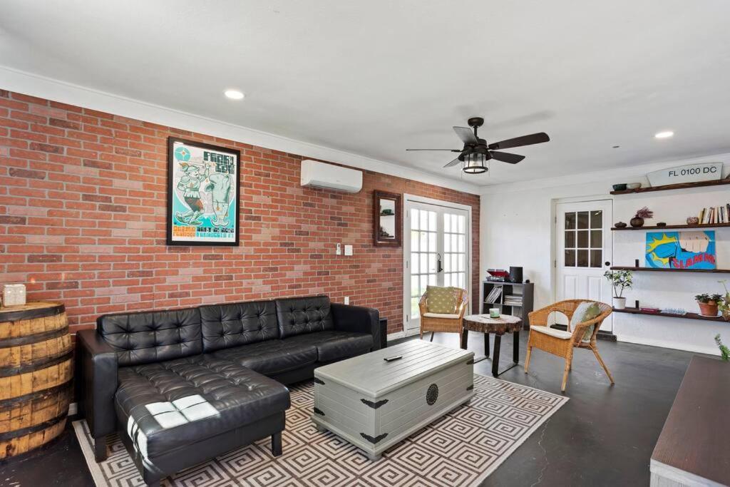 6 Minutes Away From The 4 Bd Retreat W Free Parking * Tampa