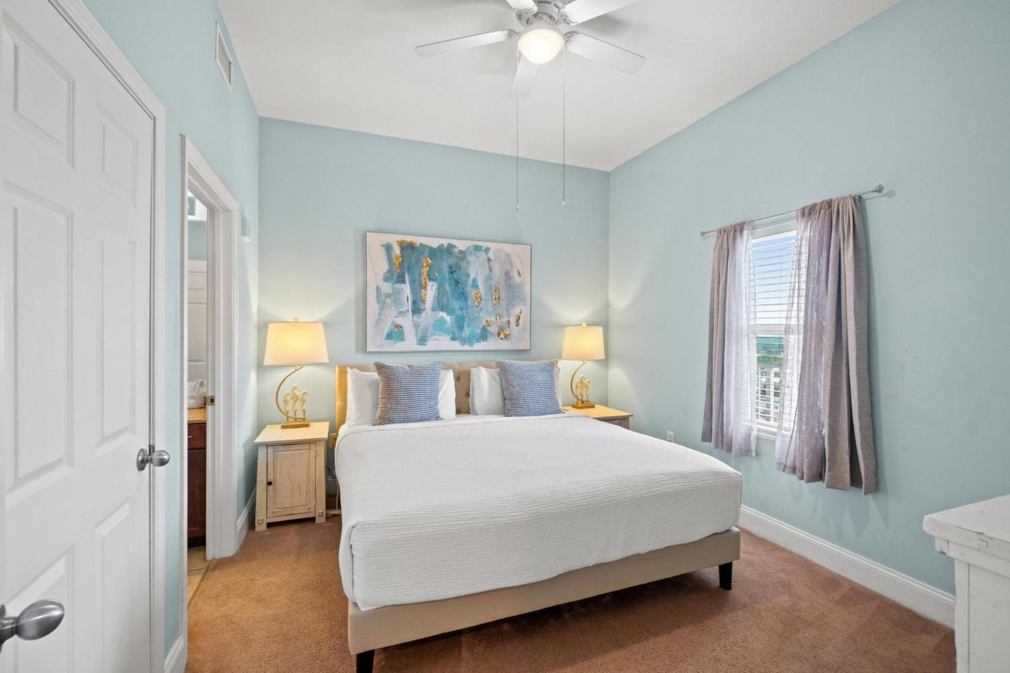 Apartment Laketown Wharf By Panhandle Getaways