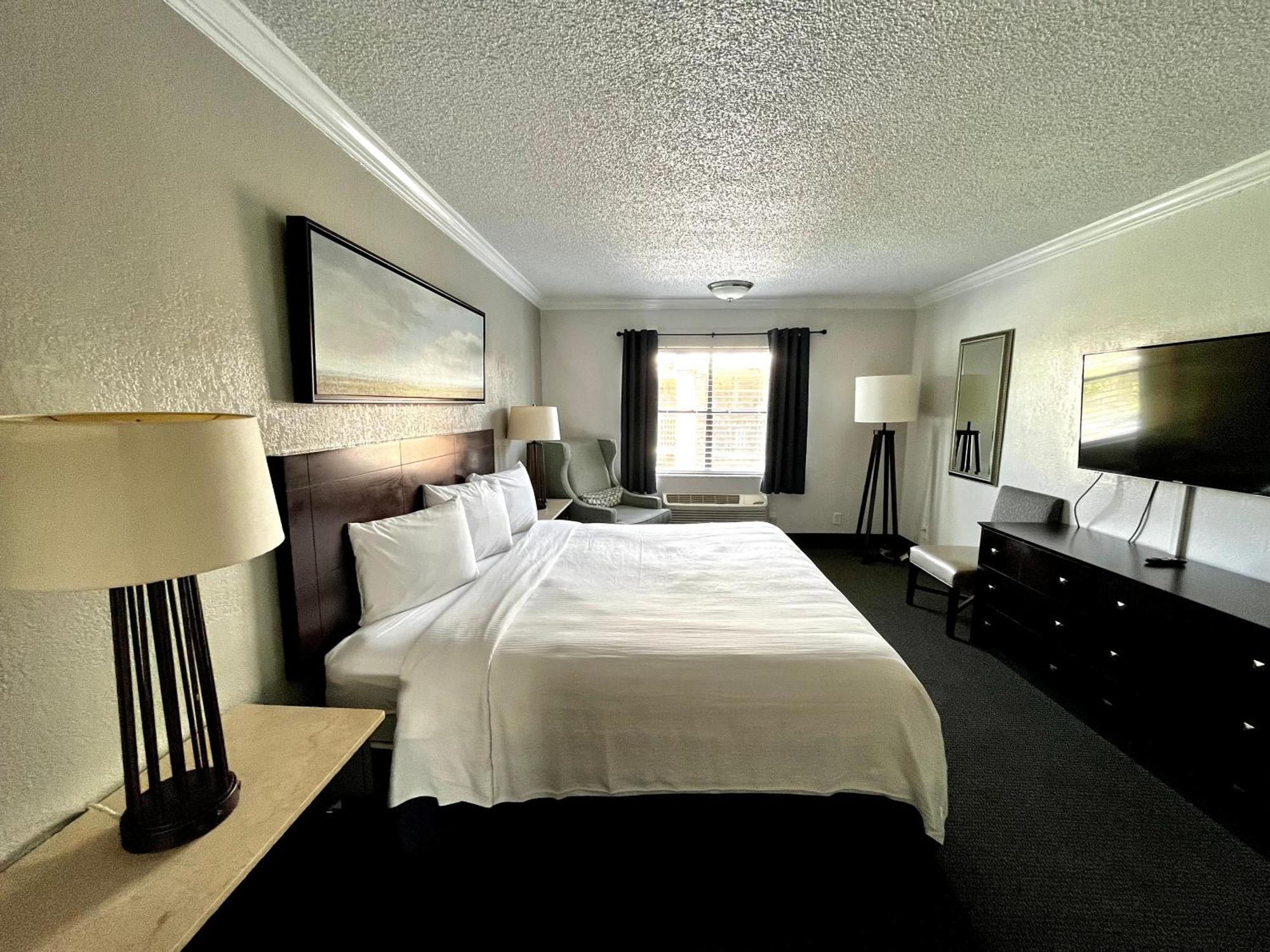 At Home Inn - Pensacola Motel