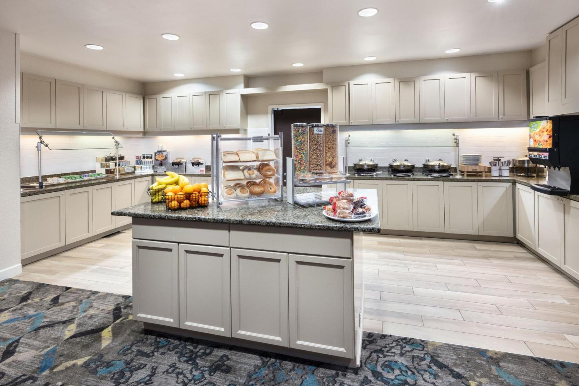 By Marriott Daytona Speedway/airport 3* Daytona Beach