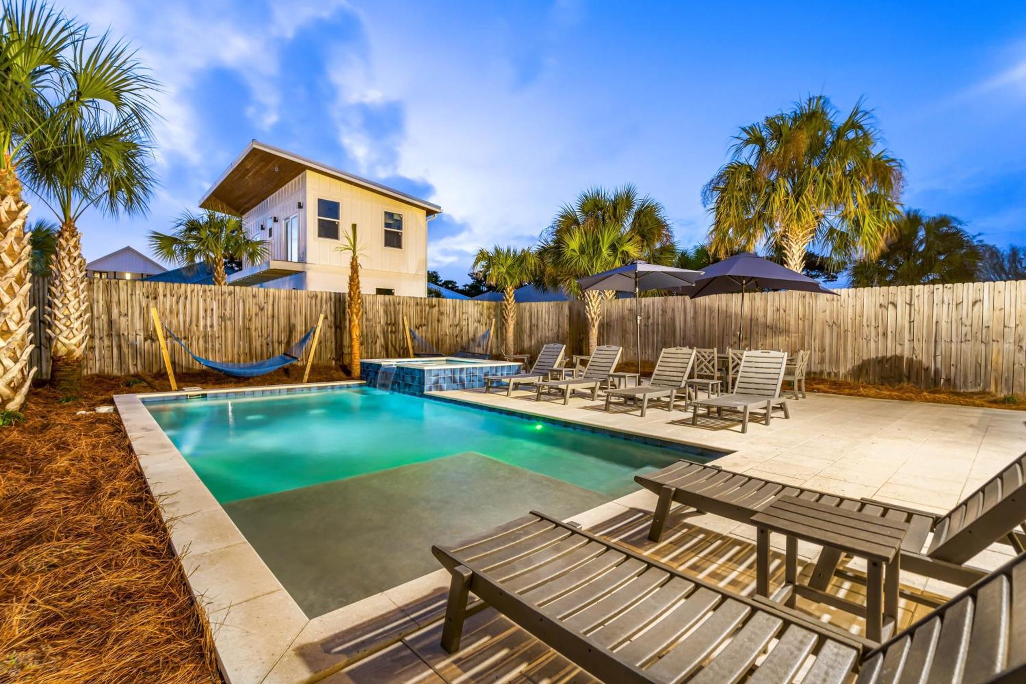 Four Suns By Avantstay 5 Mins To Beach Occ 20 Arcade Game Ping Pong Bbq Pool Holiday home *