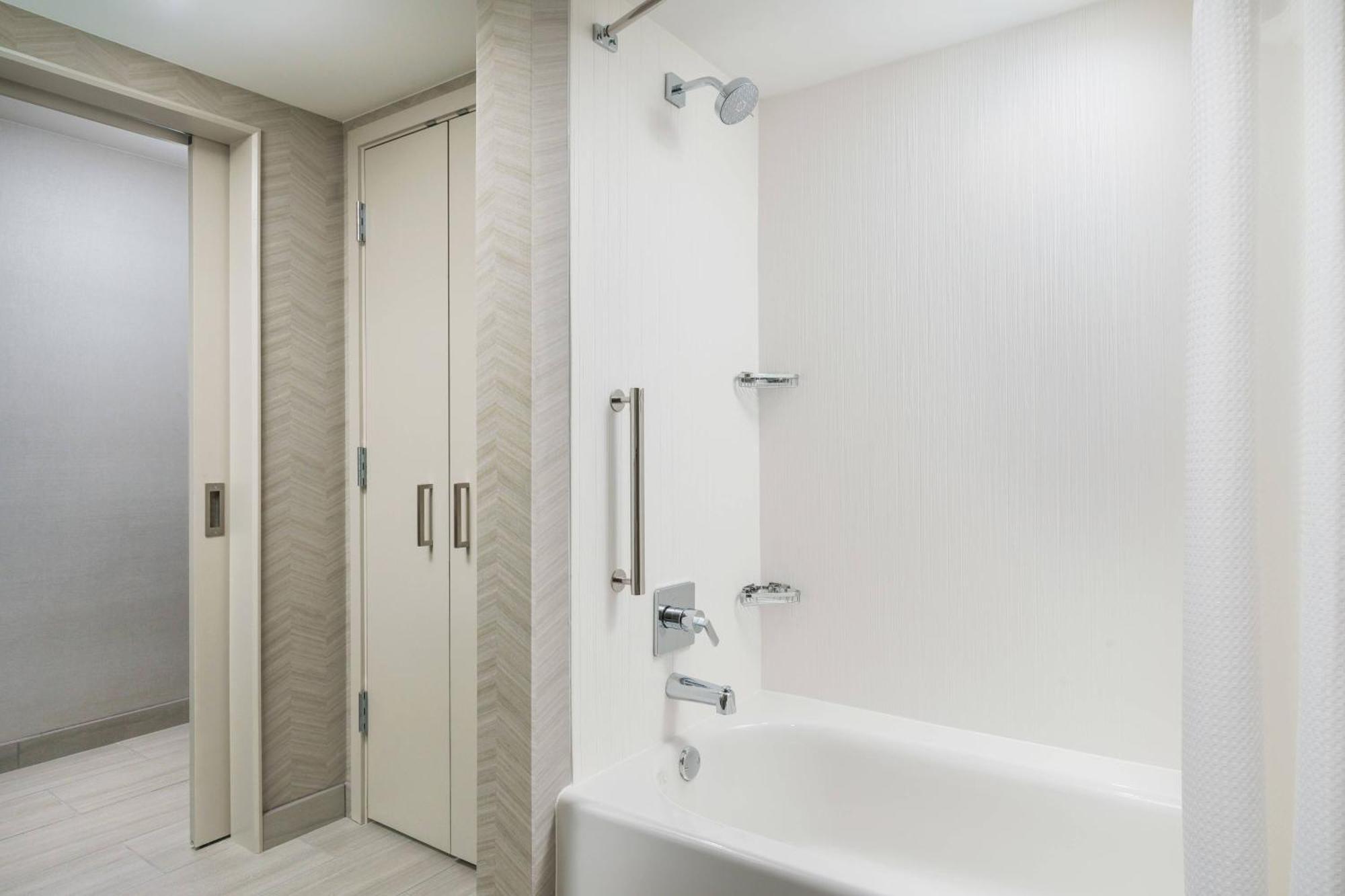 Courtyard By Marriott Downtown Hotel 3*