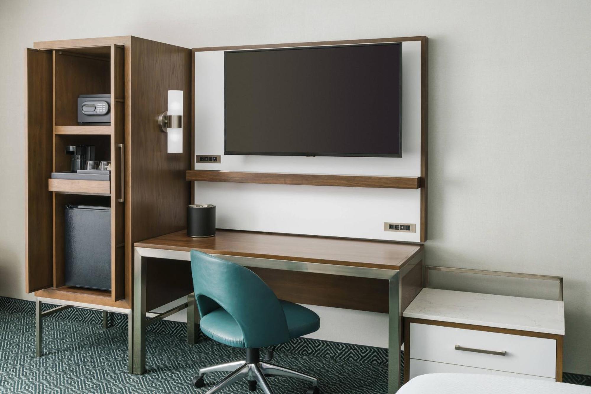 Courtyard By Marriott Downtown Hotel 3*