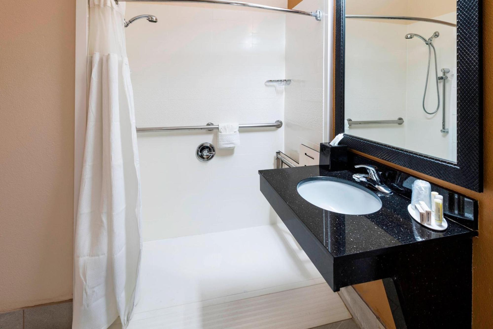 Hotel Fairfield And St Petersburg Clearwater Pinellas Park