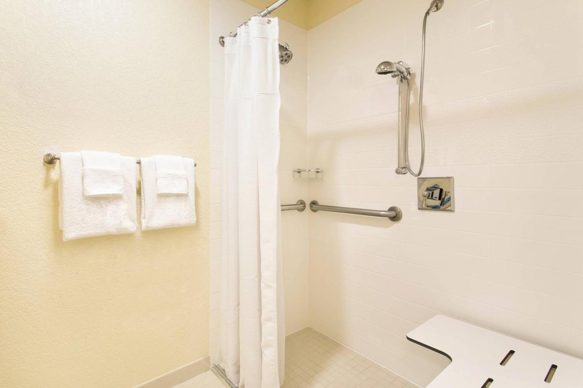 Hotel Fairfield And By Marriott Brandon 3*