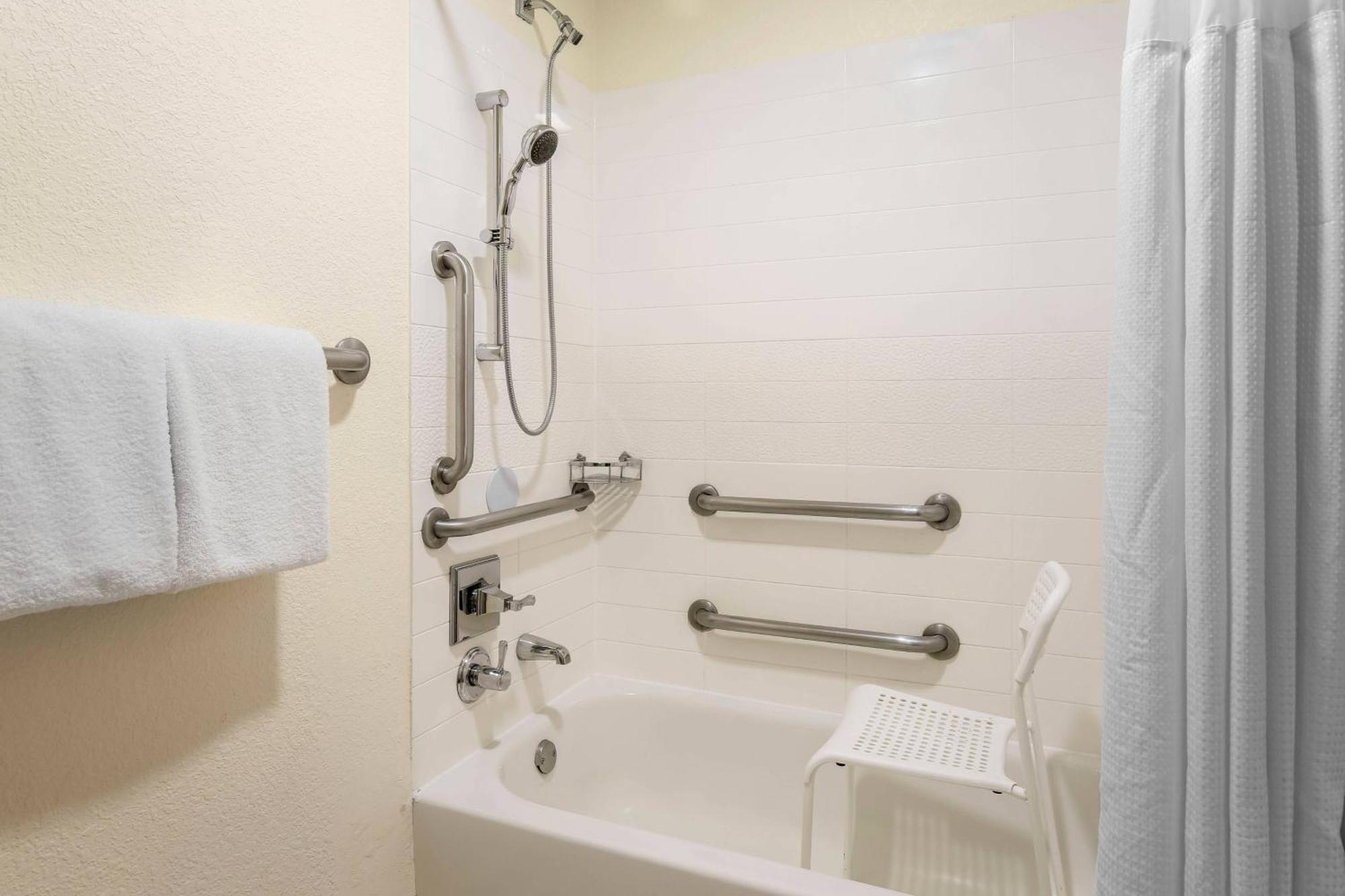 Fairfield And By Marriott Brandon Hotel 3*