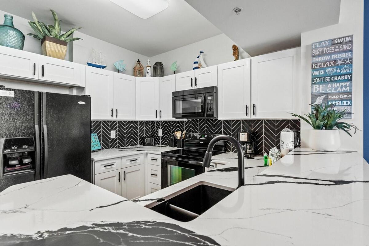 Sunrise Surprise 9th Floor 2br 2 Ba King Shuttle, Heated Pool! Holiday home Destin