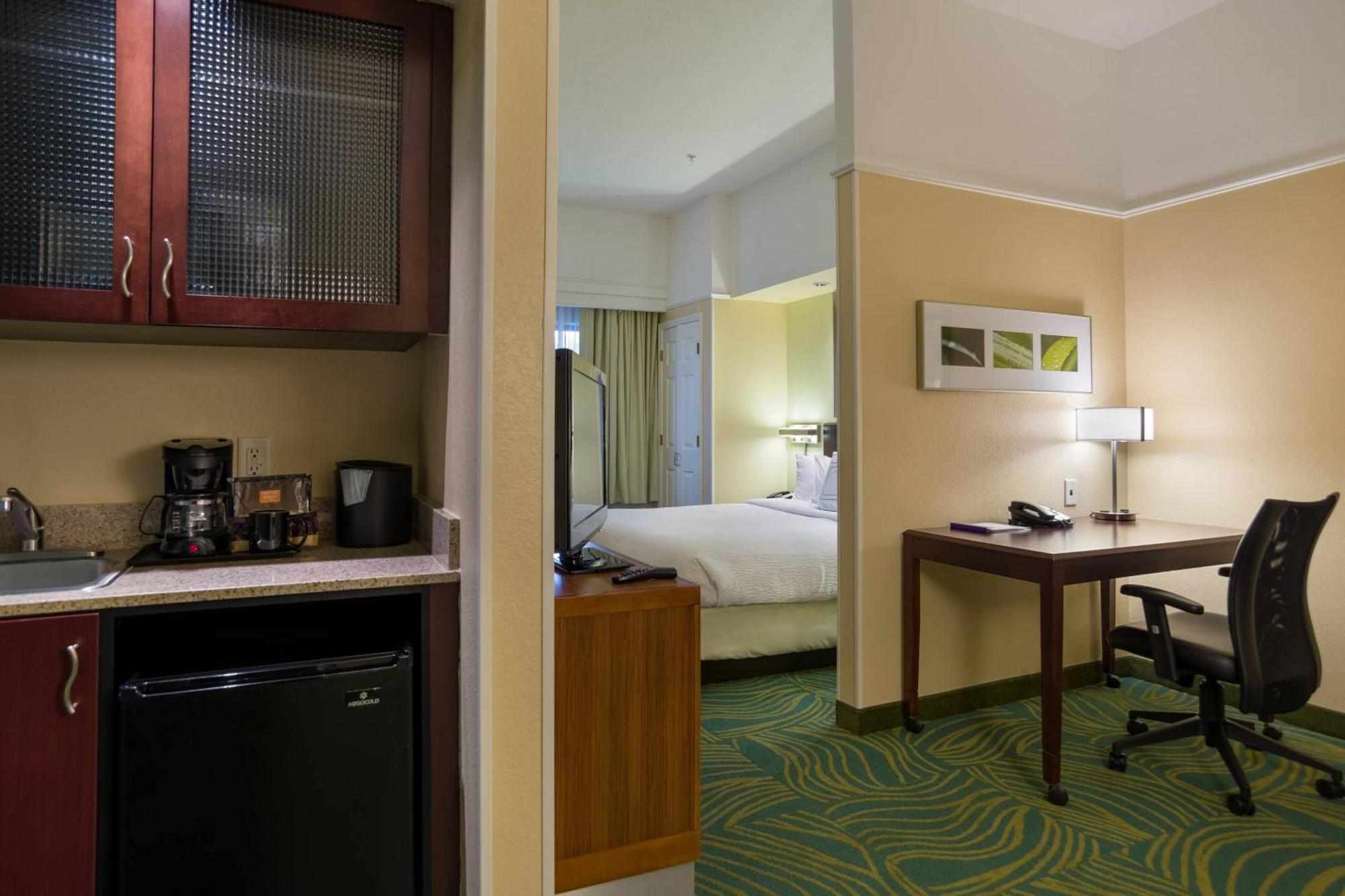 Springhill St Petersburg Clearwater 3* Largo