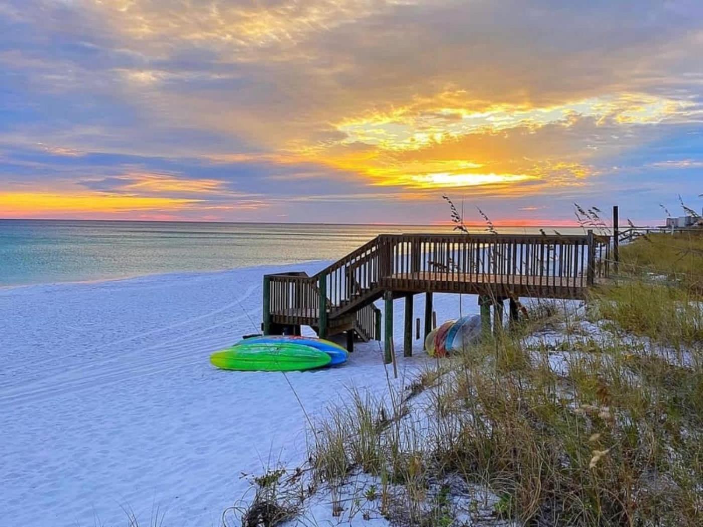 Holiday home Sunrise Surprise 9th Floor 2br 2 Ba King Shuttle, Heated Pool! Destin