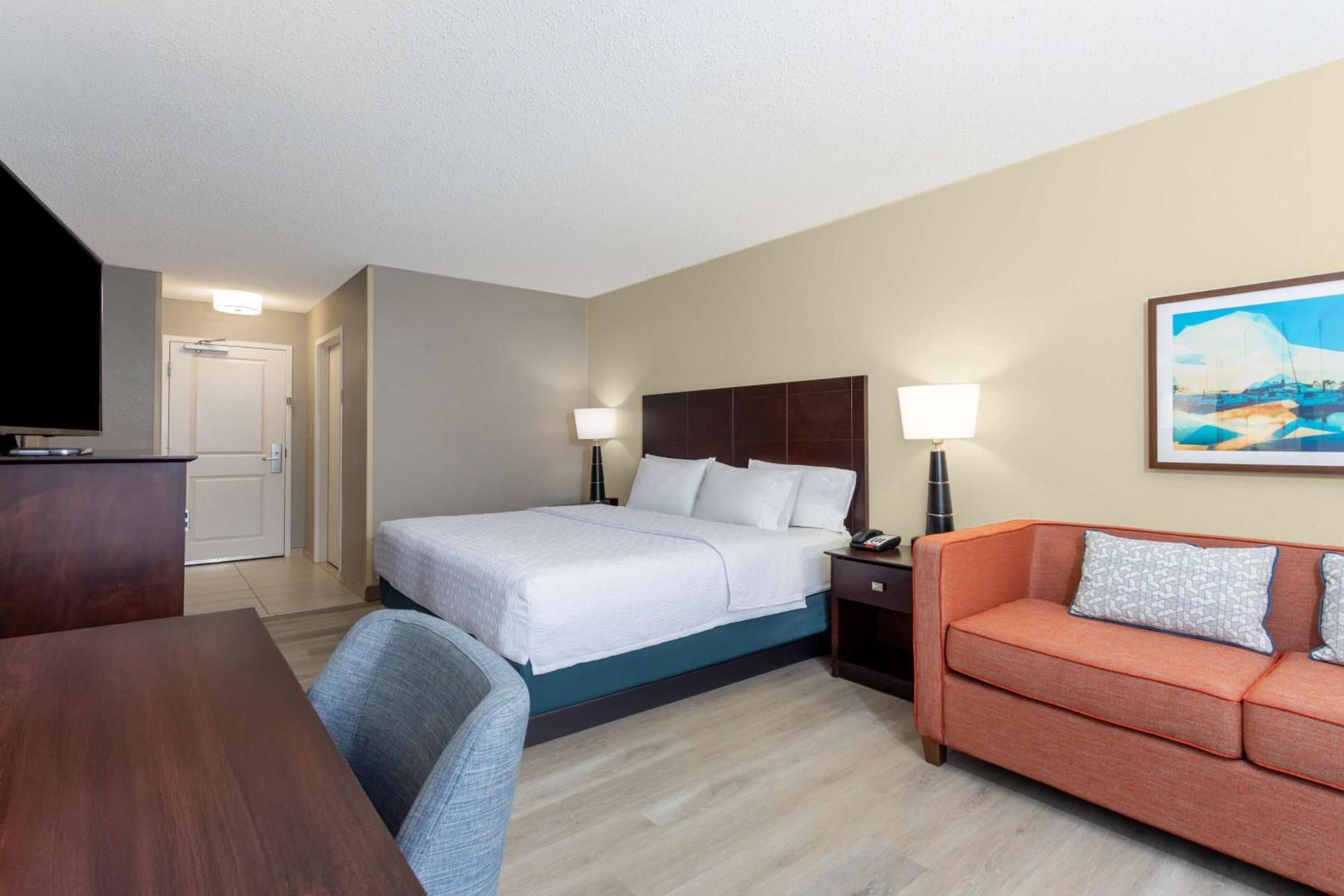 Hampton Orlando-international Airport 3*