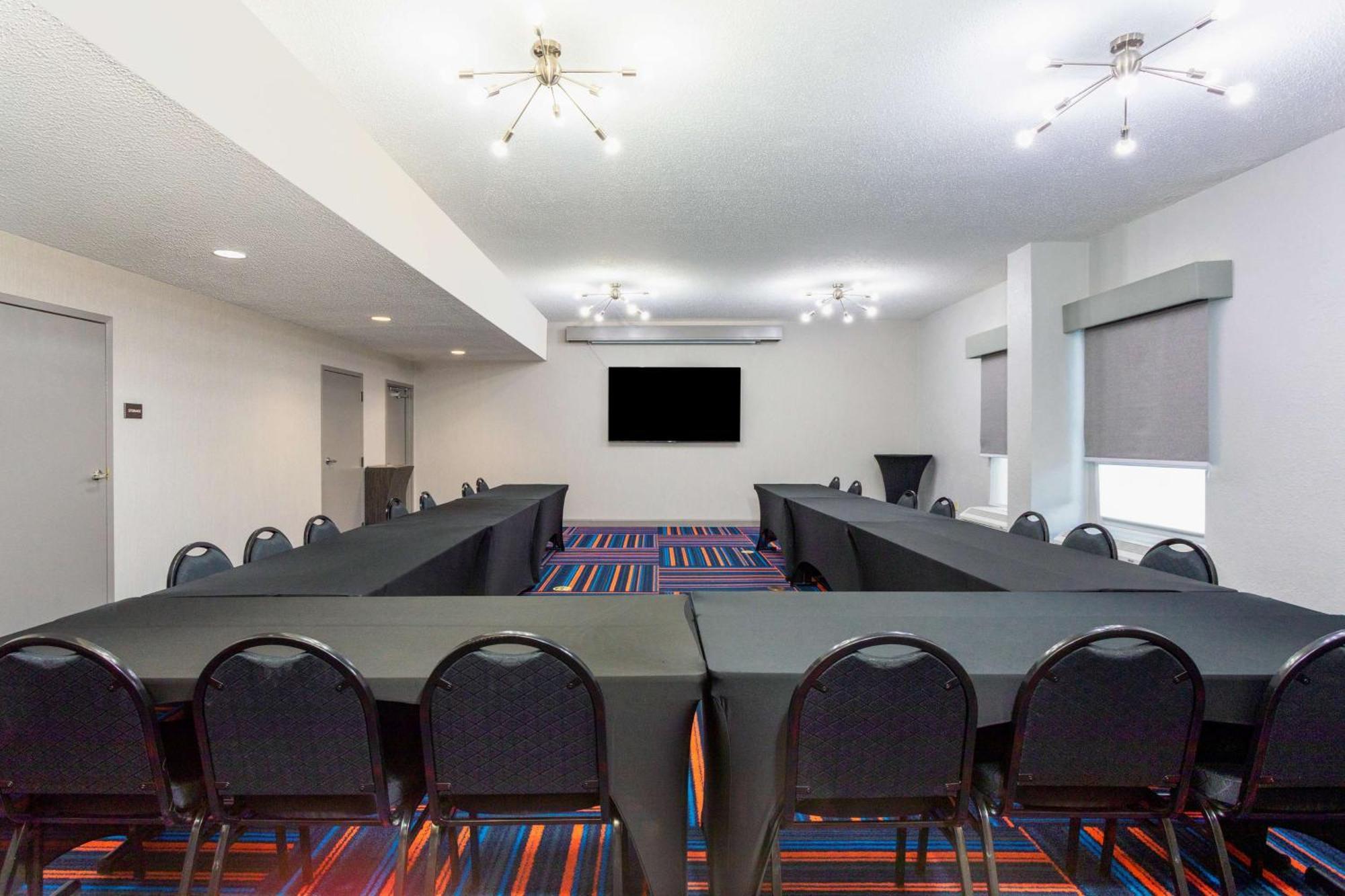 Hampton Orlando-international Airport Hotel 3*