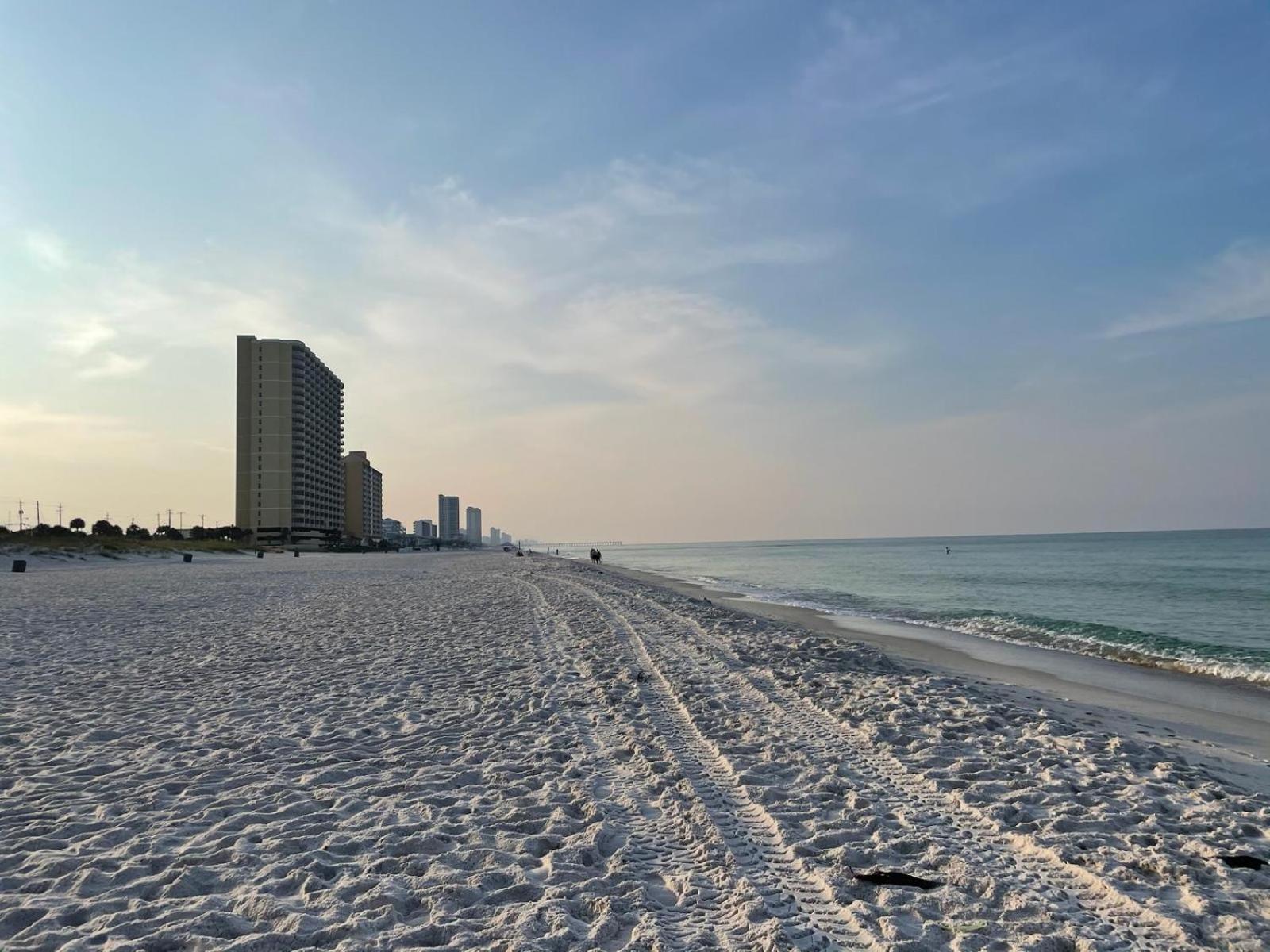 Apartment Tropic Winds 1701 Premium Corner Unit With 2 Parkings! Free Chairs Service! *