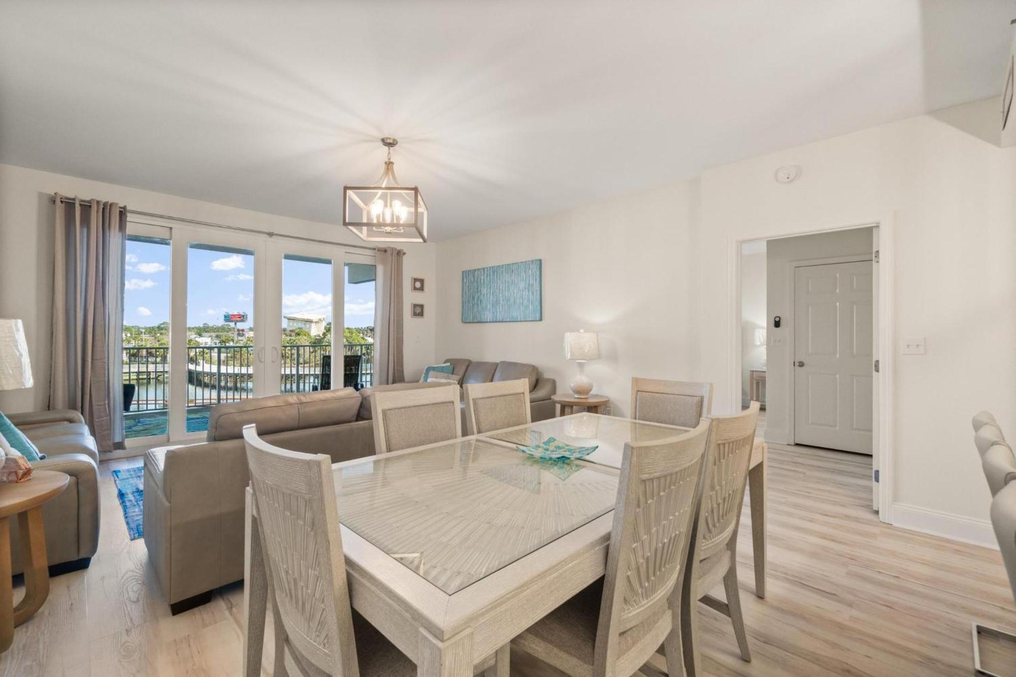Apartment Laketown Wharf By Panhandle Getaways