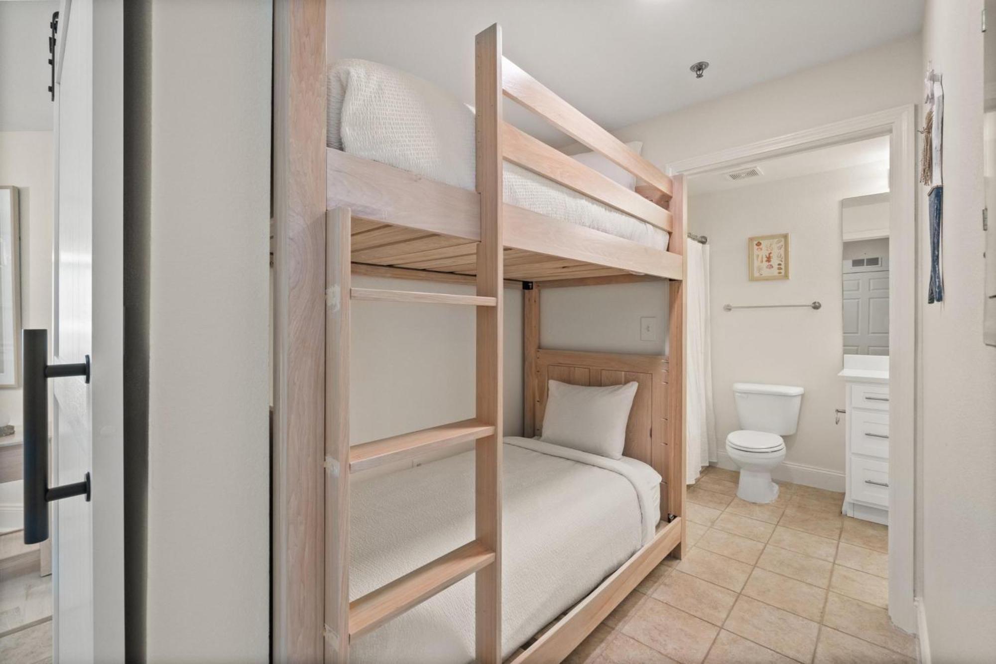 Laketown Wharf By Panhandle Getaways Apartment *