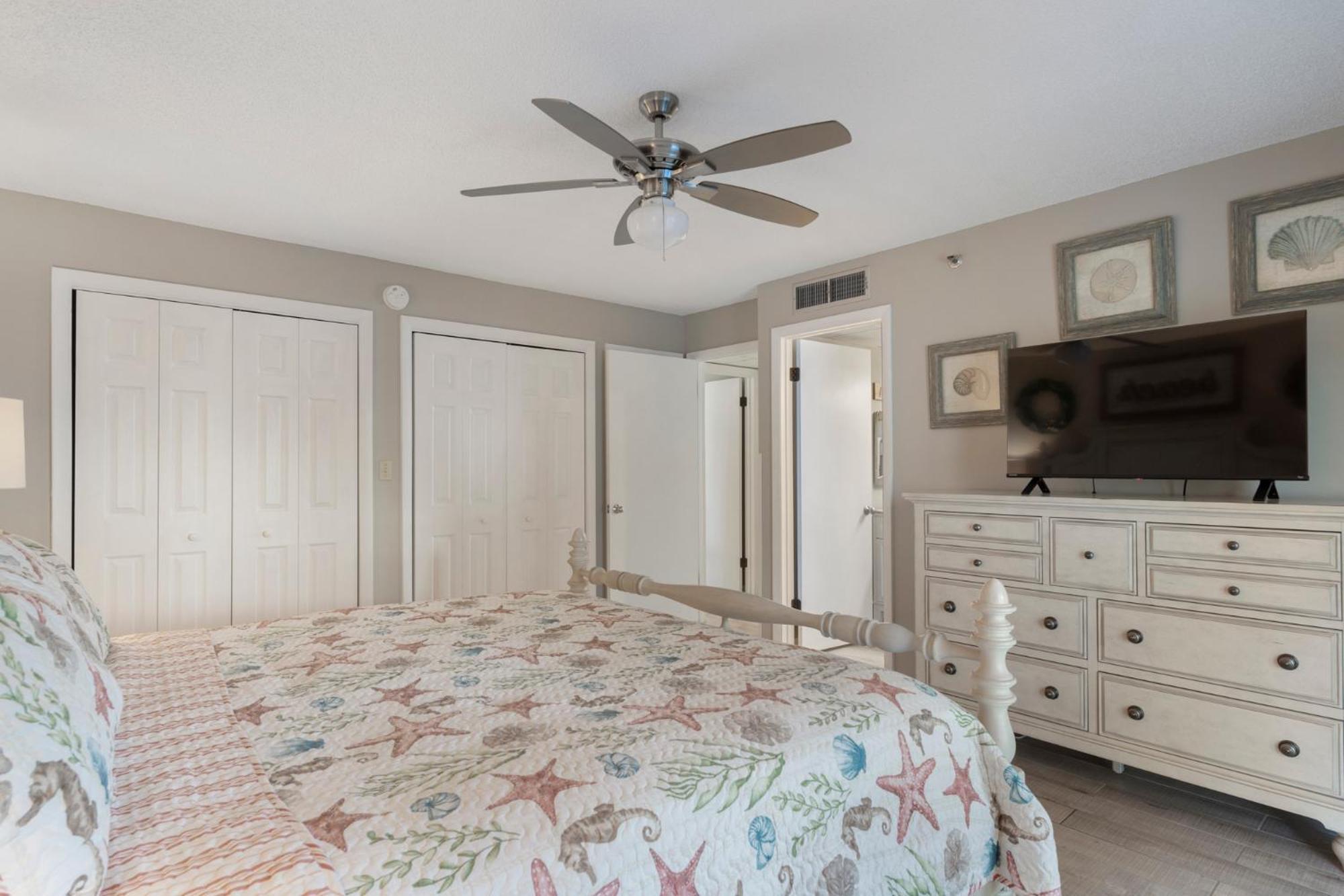 Watercrest 210- Sleeps 12 - Thomas Drive Retreat Apartment