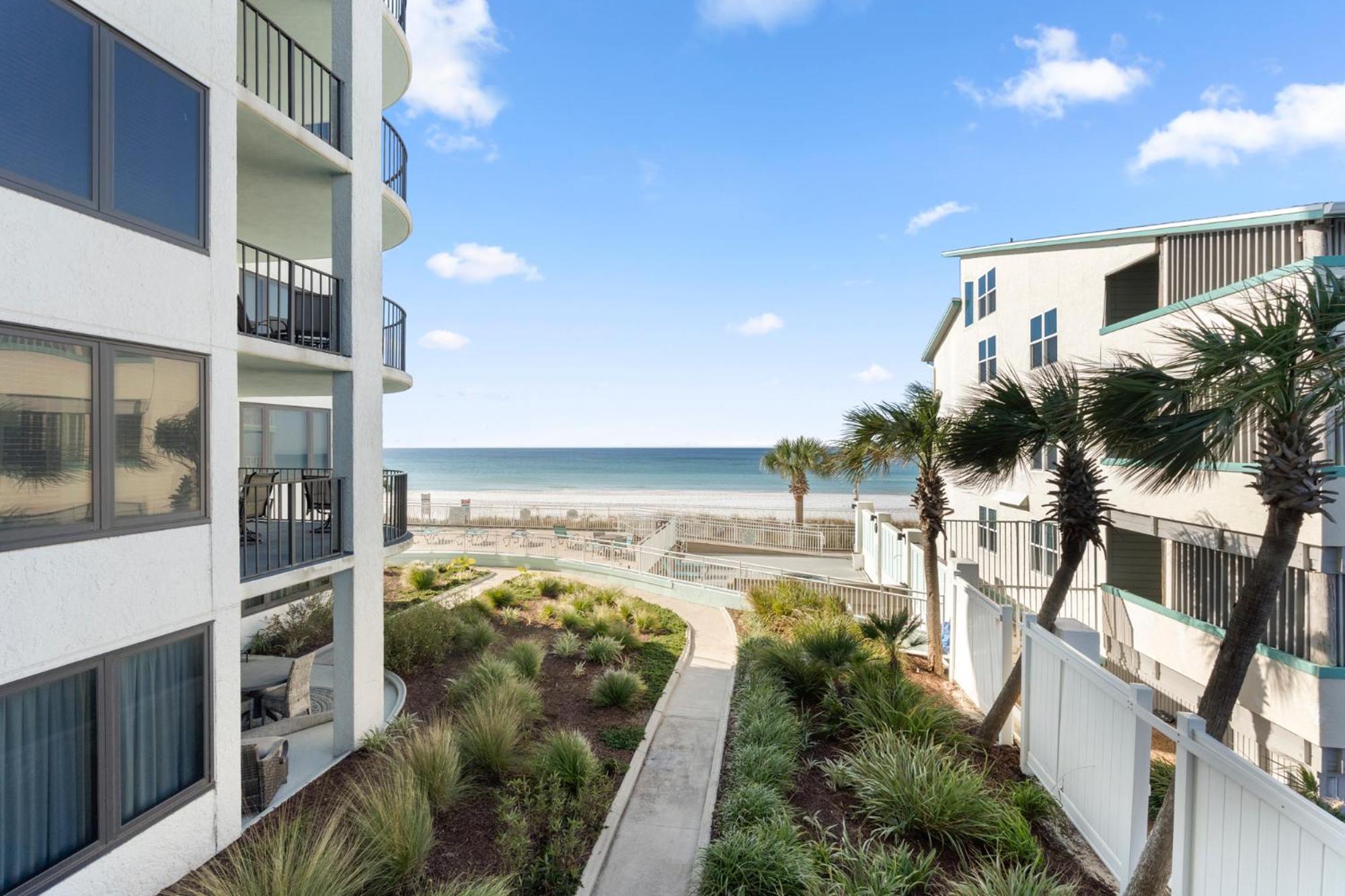 Watercrest 210- Sleeps 12 - Thomas Drive Retreat Apartment *
