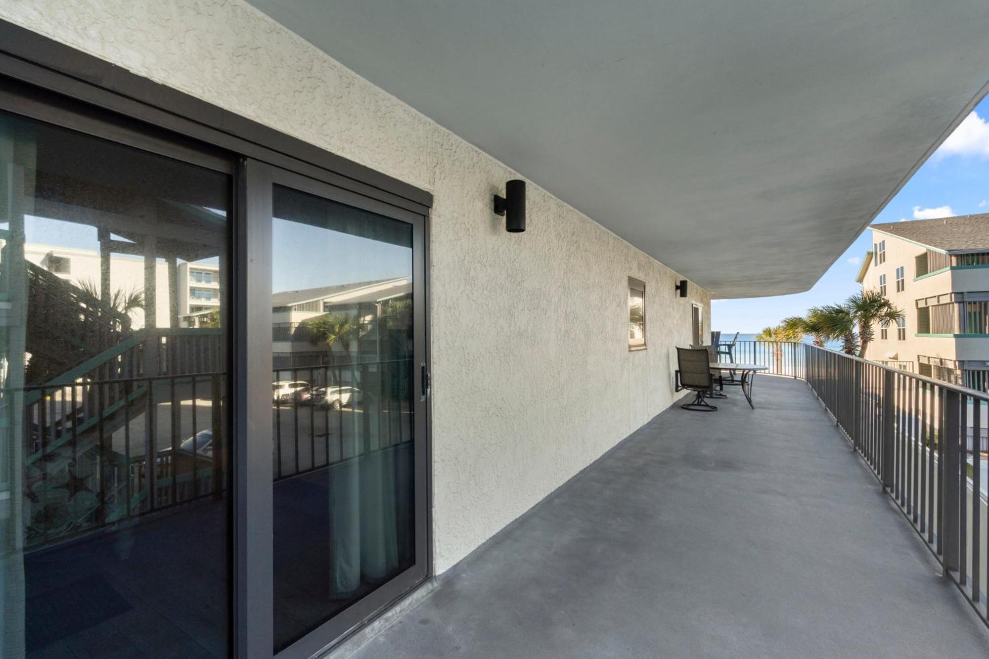 Watercrest 210- Sleeps 12 - Thomas Drive Retreat Apartment