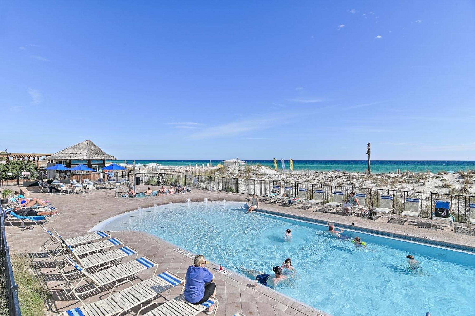Pelican Aparthotel 3*