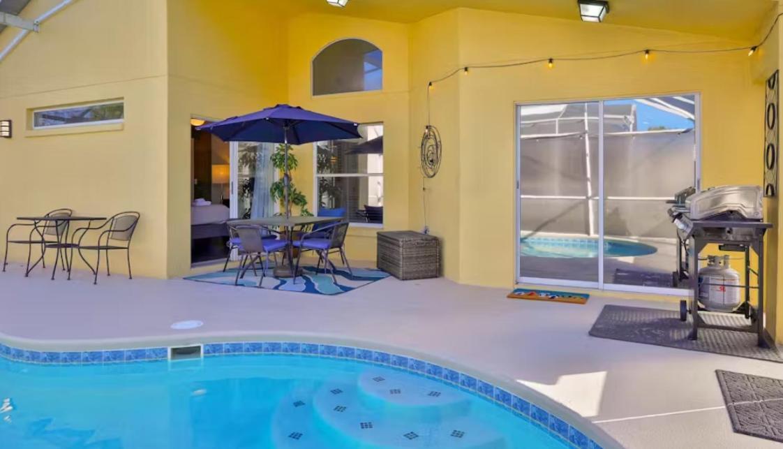 Family W/ Private Pool Pet Friendly, Minutes To