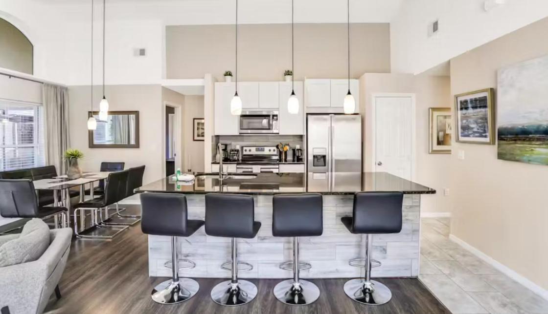 Family W/ Private Pool Pet Friendly, Minutes To Holiday home