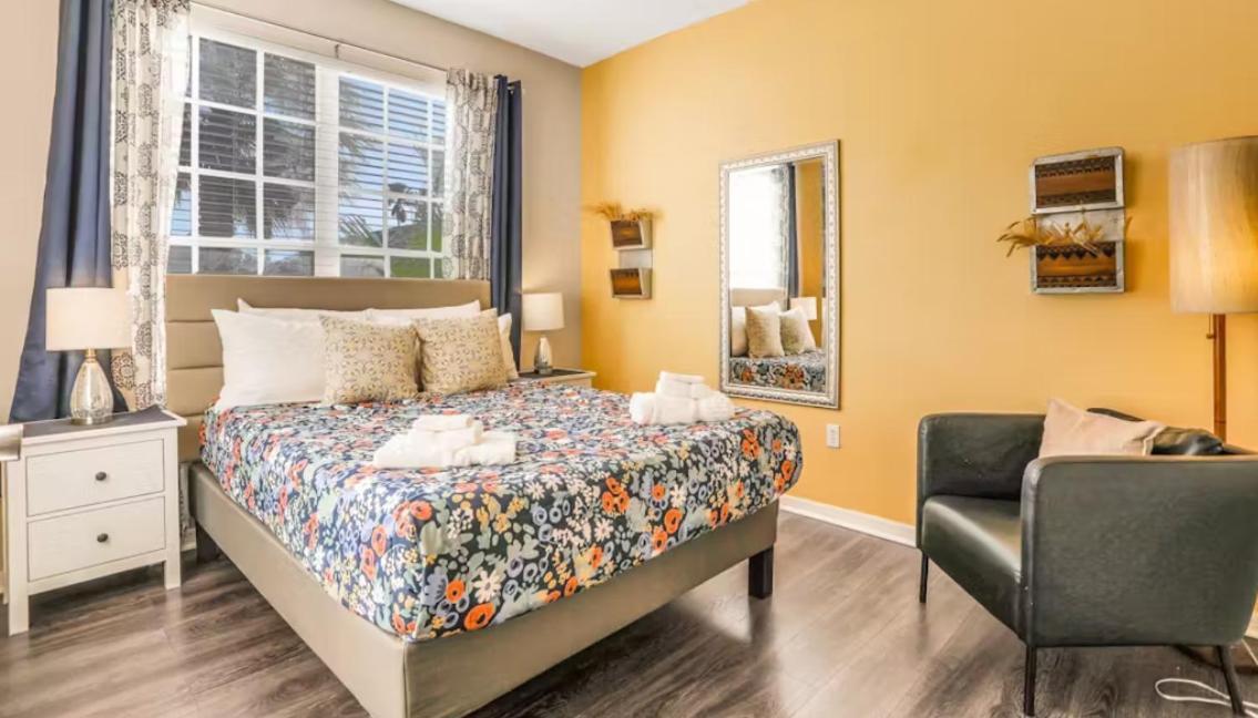 Family W/ Private Pool Pet Friendly, Minutes To *
