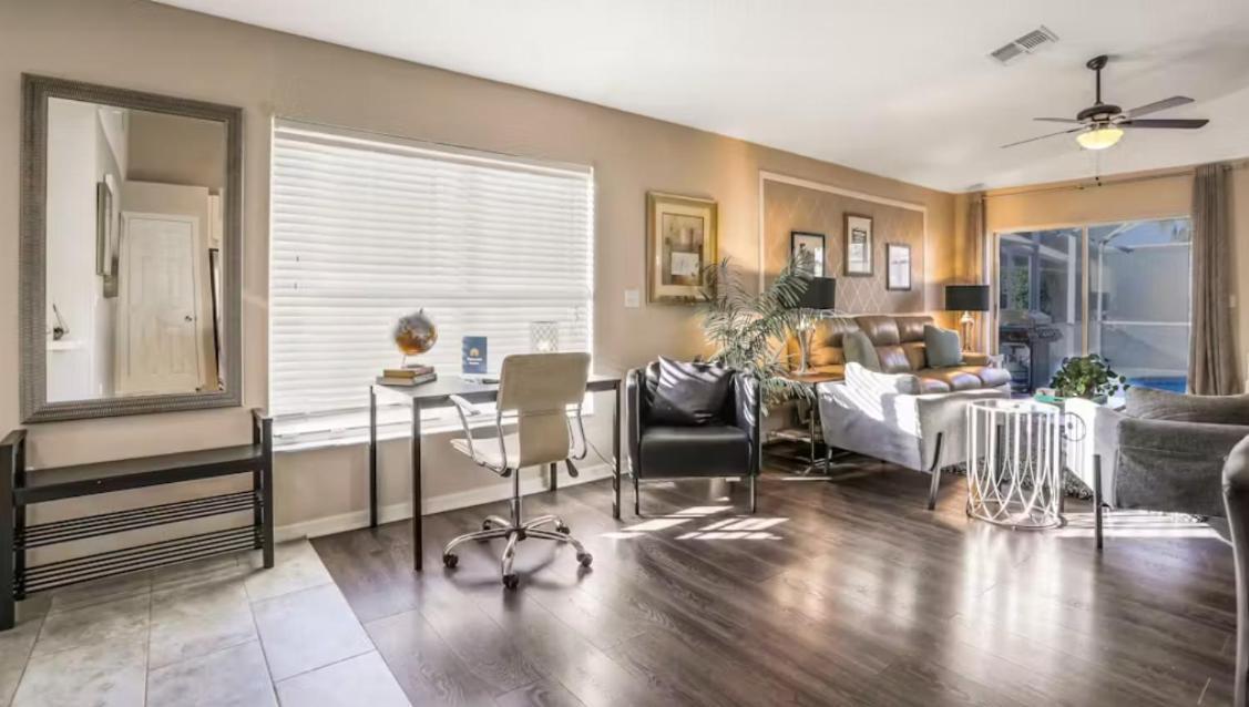 Family W/ Private Pool Pet Friendly, Minutes To