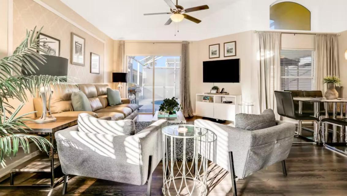Family W/ Private Pool Pet Friendly, Minutes To