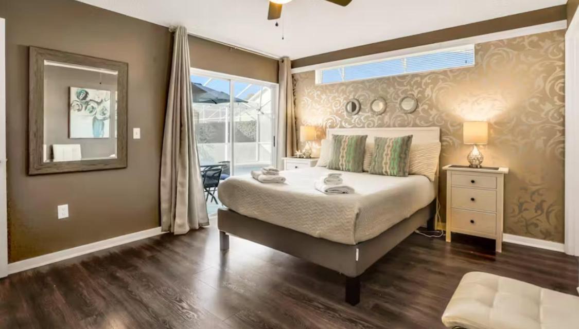 Family W/ Private Pool Pet Friendly, Minutes To *