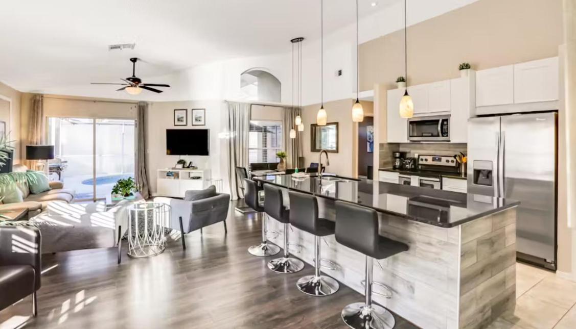 Family W/ Private Pool Pet Friendly, Minutes To * Davenport