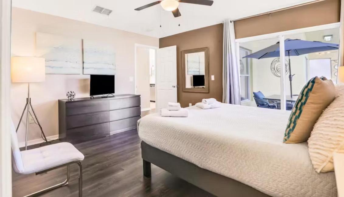 Family W/ Private Pool Pet Friendly, Minutes To