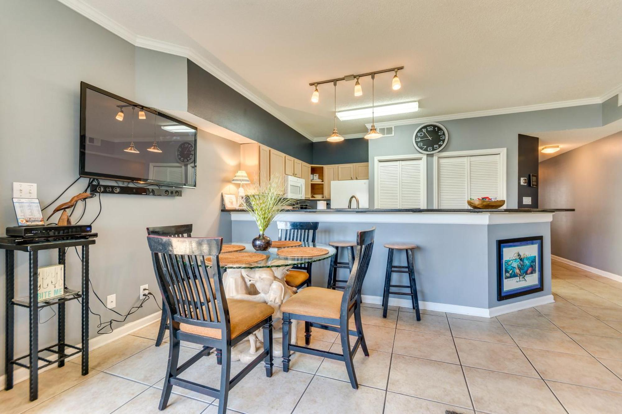 With Community Pools And Access! Apartment