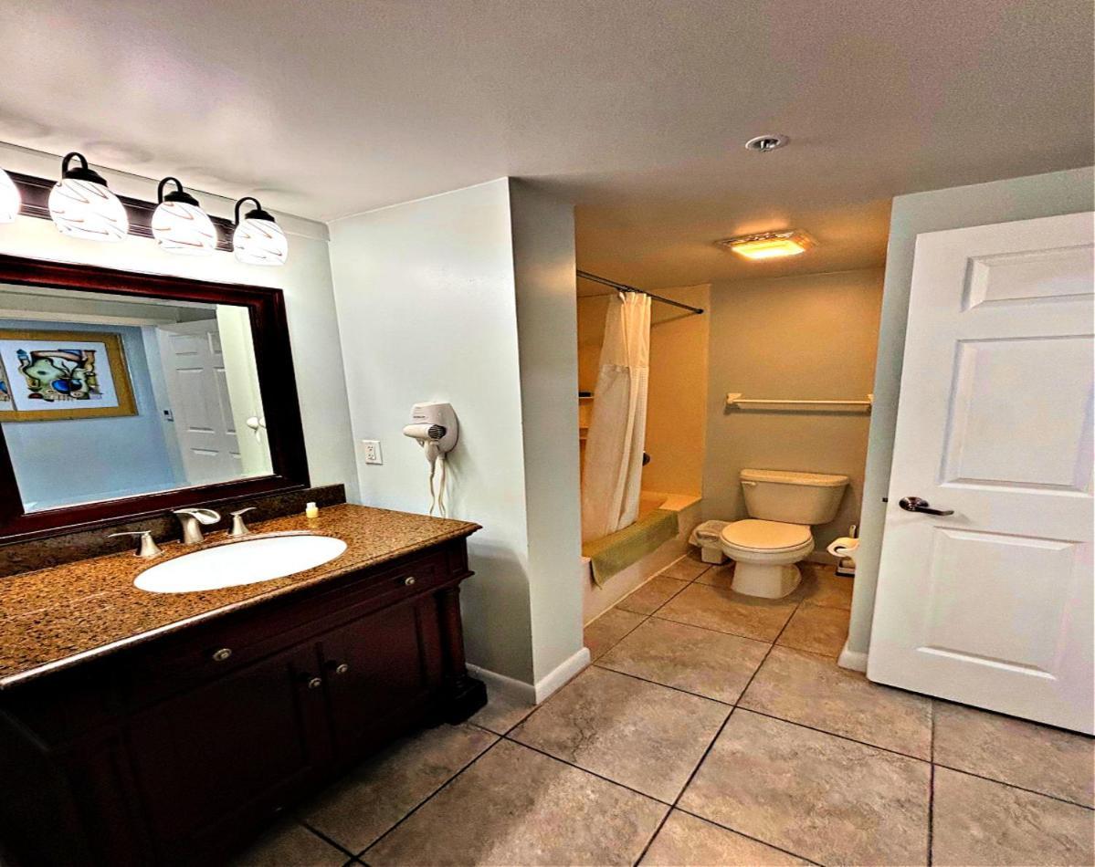 Apartment Penthouse Floor 1 Bedroom Direct Oceanfront Wyndham Ocean Walk - Daytona Funland 1908