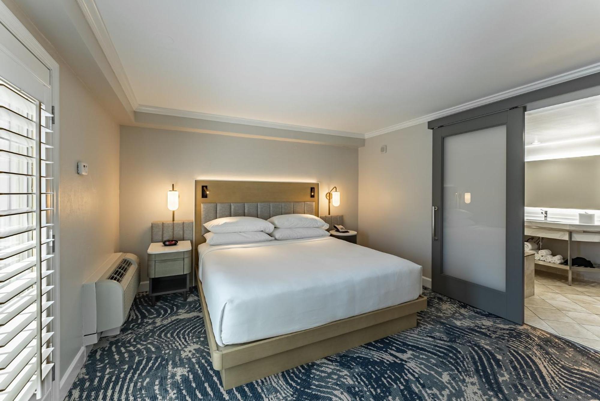 Crowne Plaza Orlando-downtown By Ihg Hotel 4*