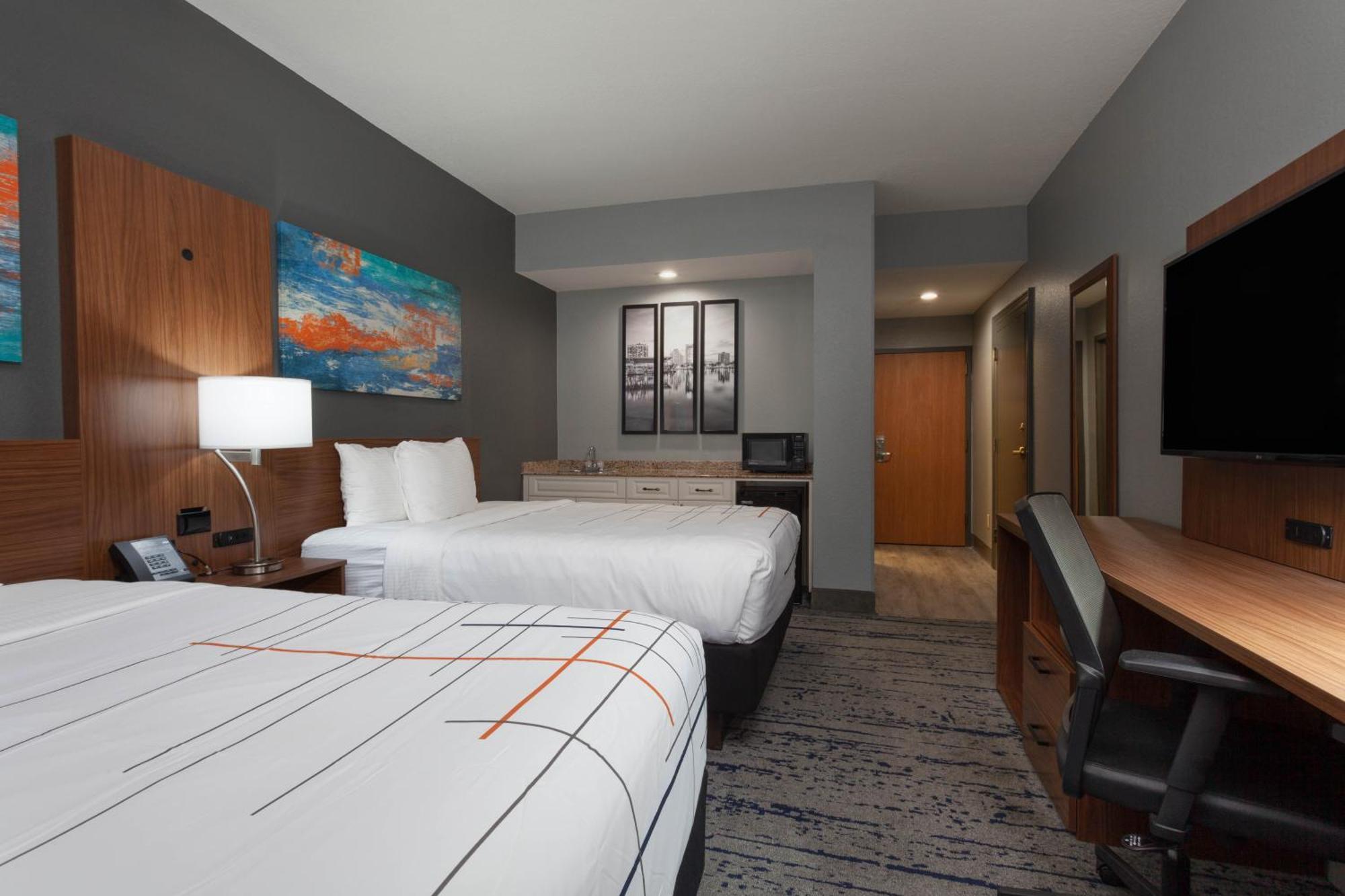 Hotel La Quinta By Wyndham Northeast *newly Renovated 3*