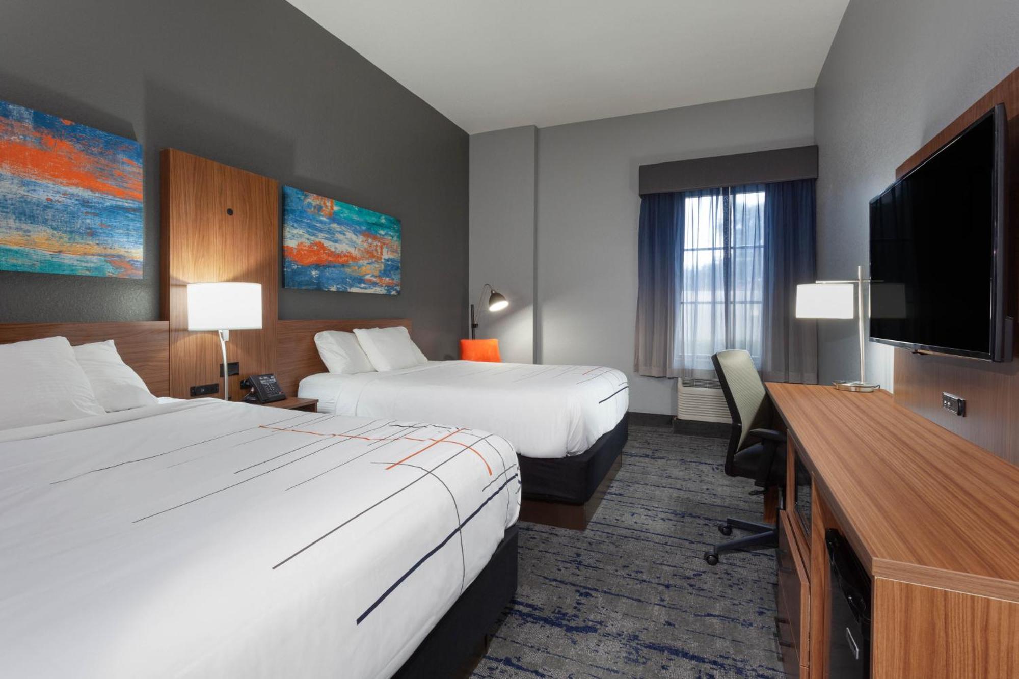 Hotel La Quinta By Wyndham Northeast *newly Renovated St. Petersburg