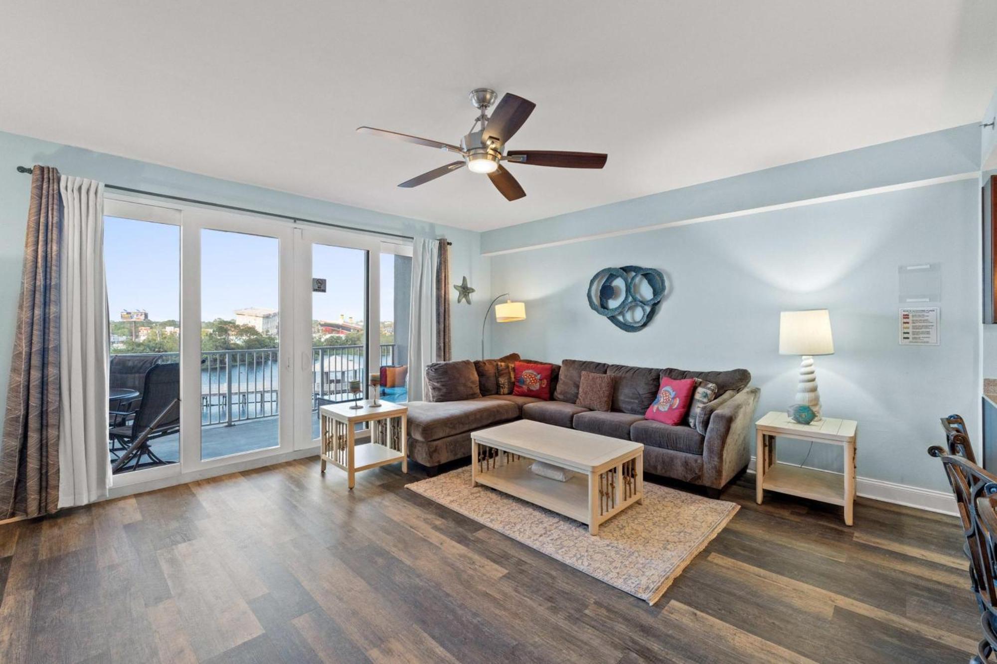 Apartment Laketown Wharf By Panhandle Getaways