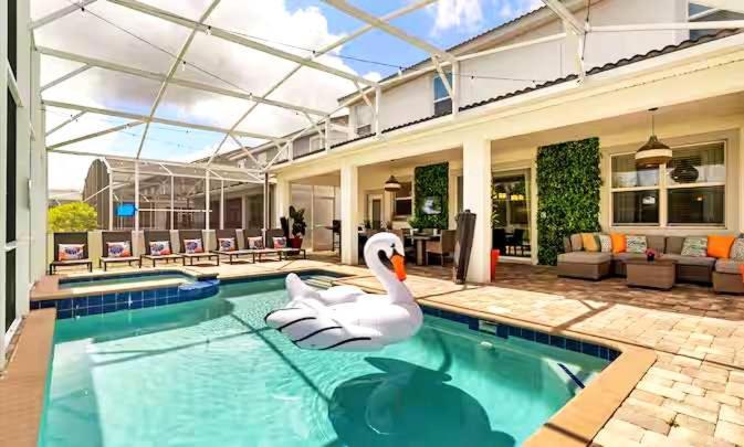 Upstay - Championsgate W Hot Tub-pool-cinema