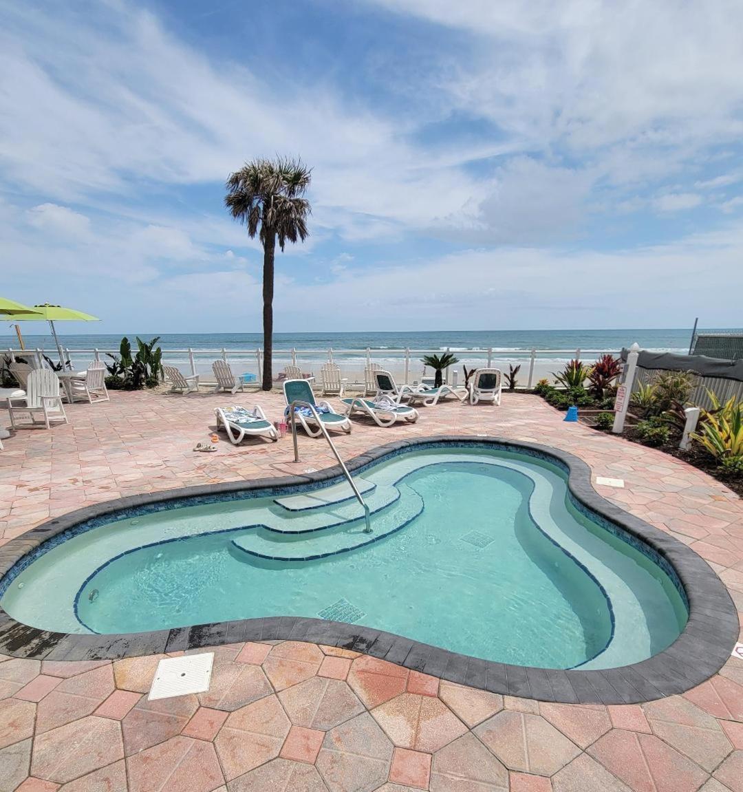 Days By Wyndham Daytona Oceanfront Hotel 3*