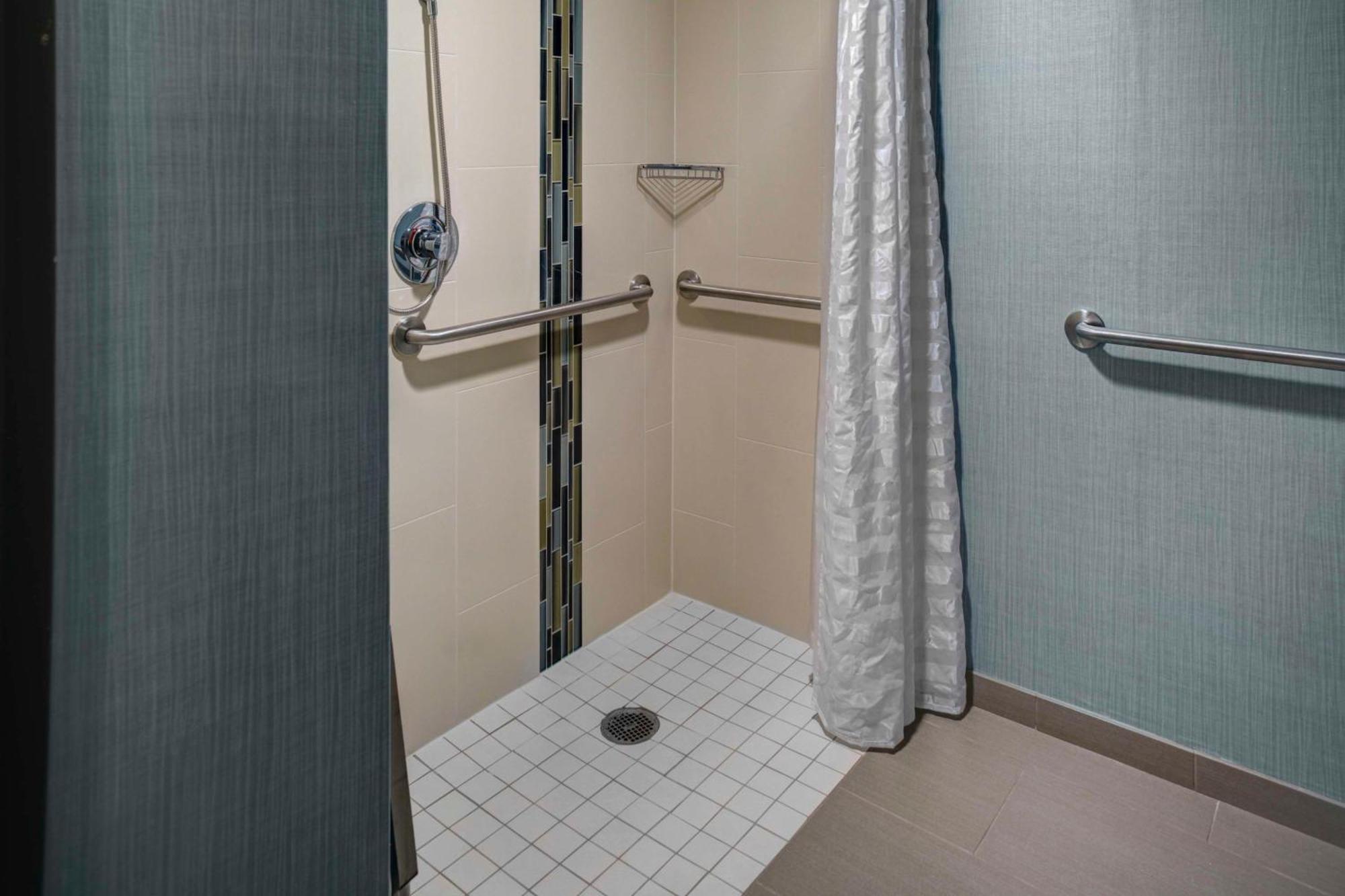 Hyatt Place Center Hotel 3*